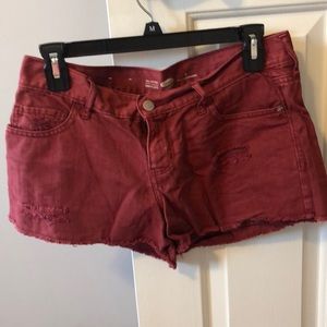 Reddish distressed denim shorts